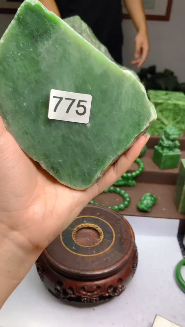 和田玉（碧玉）未镶嵌珠宝半成品1