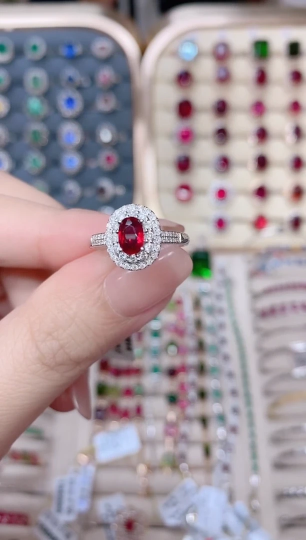 18K金镶嵌红宝石戒指红宝石80分无烧