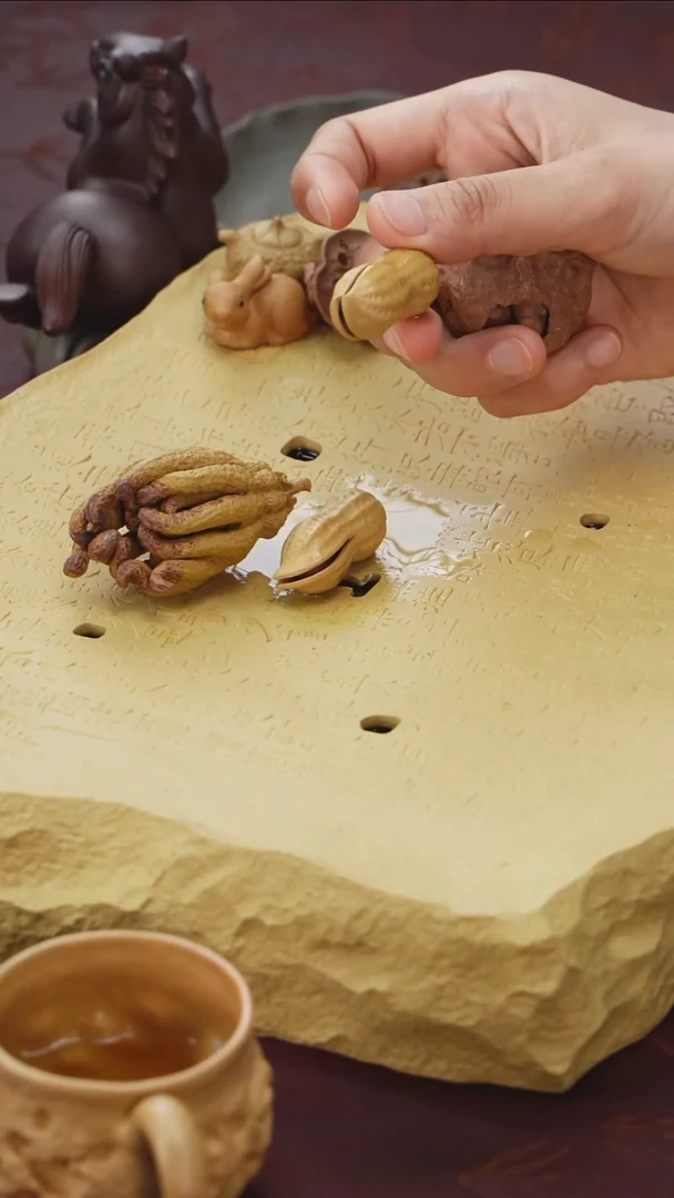 开口笑花生紫砂摆件