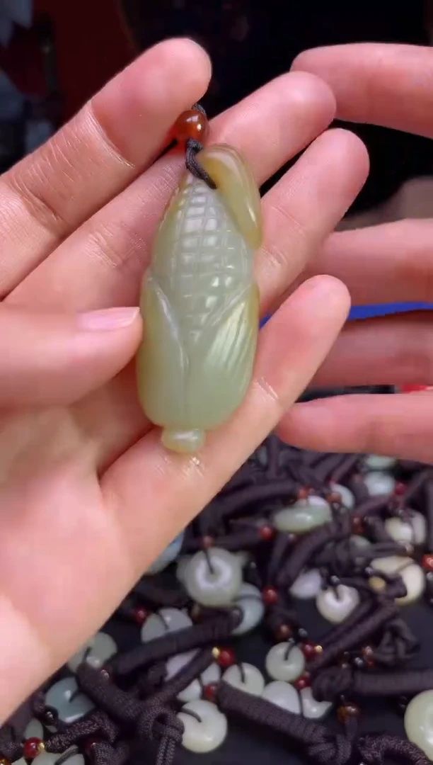 未镶嵌和田玉挂件1