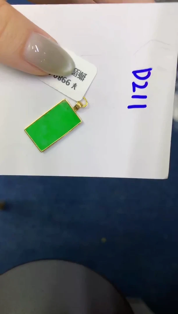 翡翠18K金镶嵌颈饰缅甸天然翡翠A货