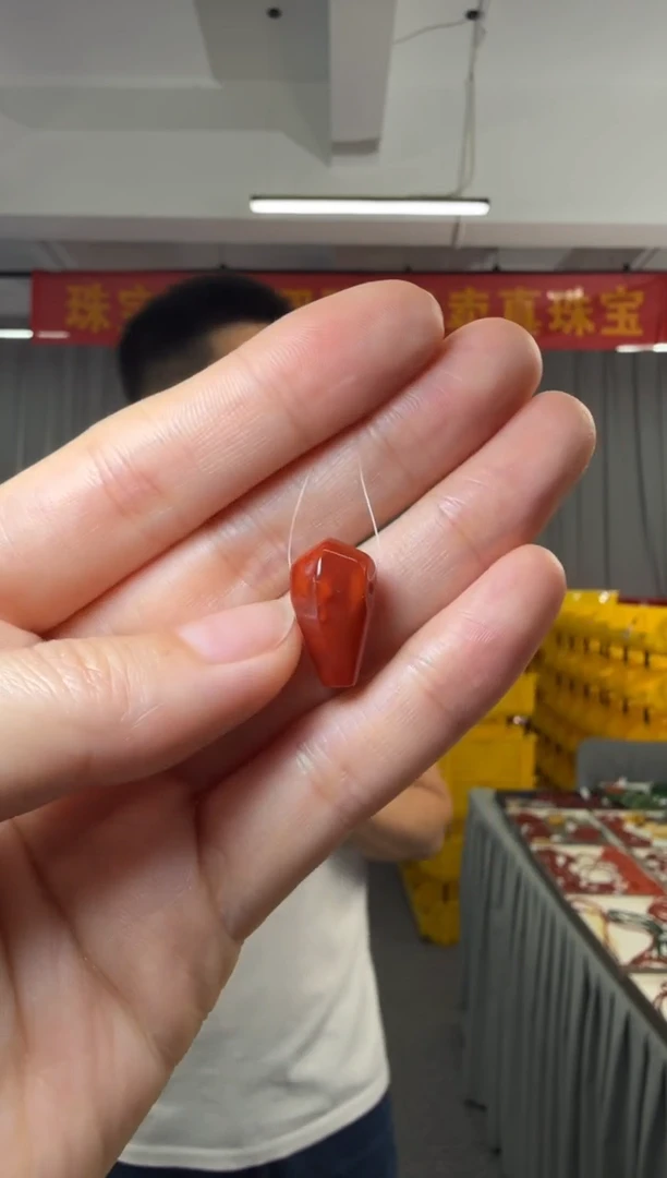 南红玛瑙未镶嵌吊坠(不含链)南红玛瑙三通（半肉）