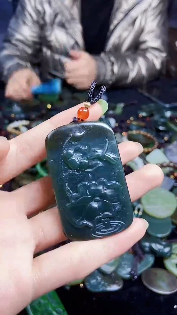 颈饰未镶嵌和田玉1