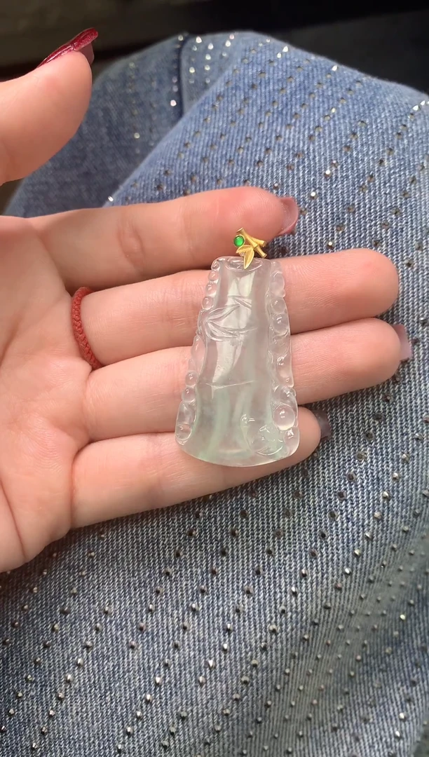 颈饰18K金镶嵌翡翠毛货