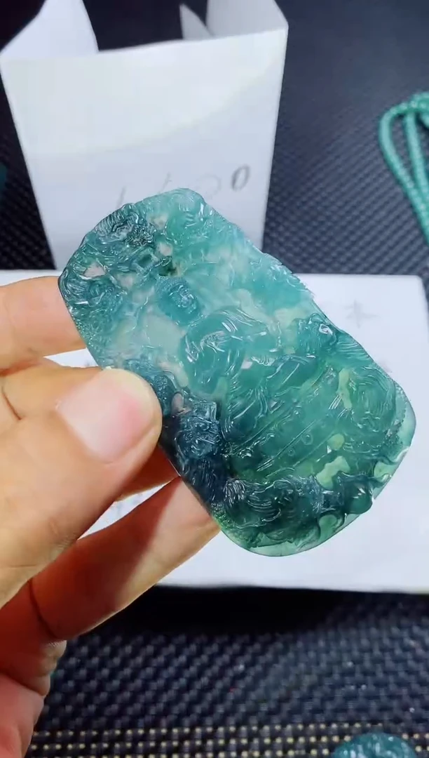 翡翠未镶嵌颈饰
