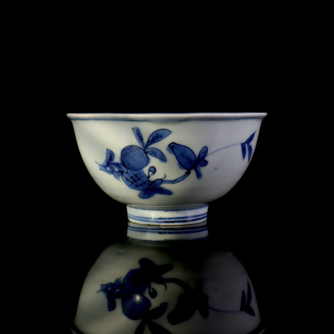 61.明万历青花花鸟瑞果茶圆