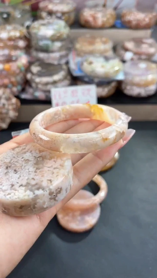 未镶嵌手镯石英质玉54