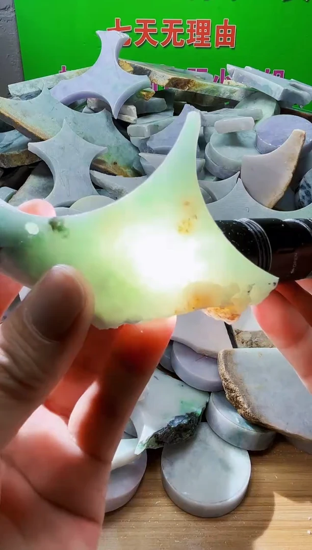 翡翠未镶嵌颈饰天然翡翠A货668