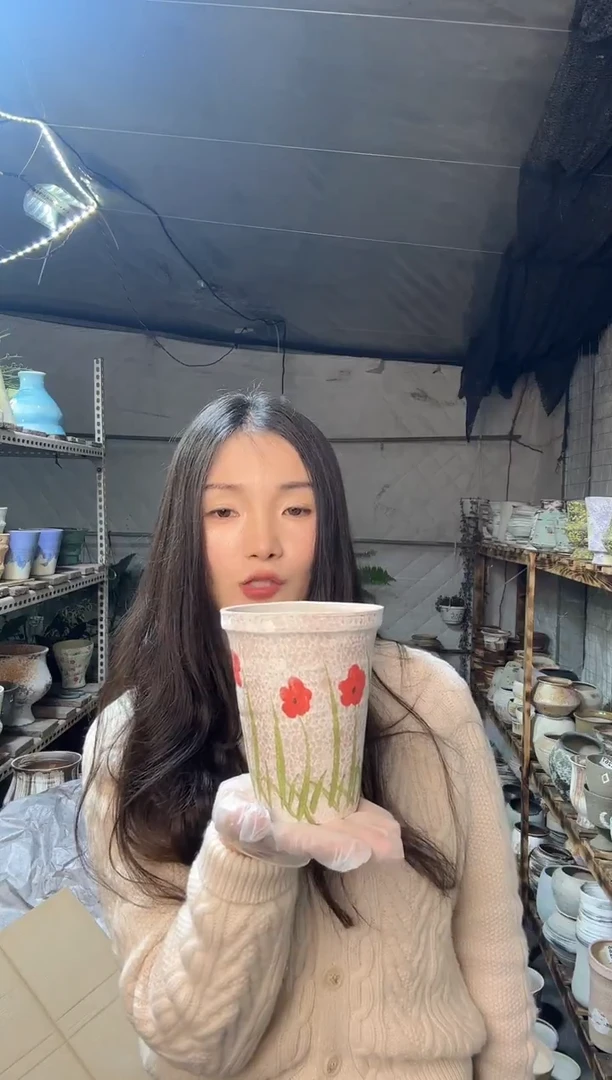 以实际为准编号  325 景德镇手工手绘花盆口 12  高14