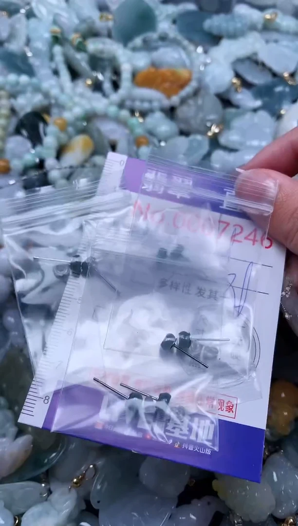 【闪购商品】翡翠吊坠(不含链)未镶嵌7246多样性