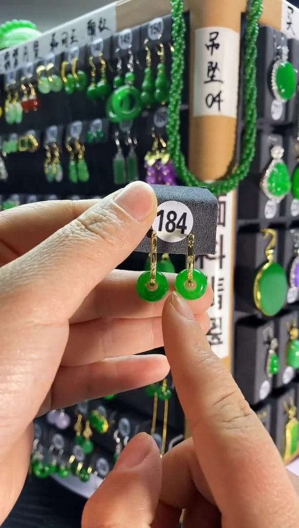 【闪购商品】翡翠耳饰银S925镶嵌184...