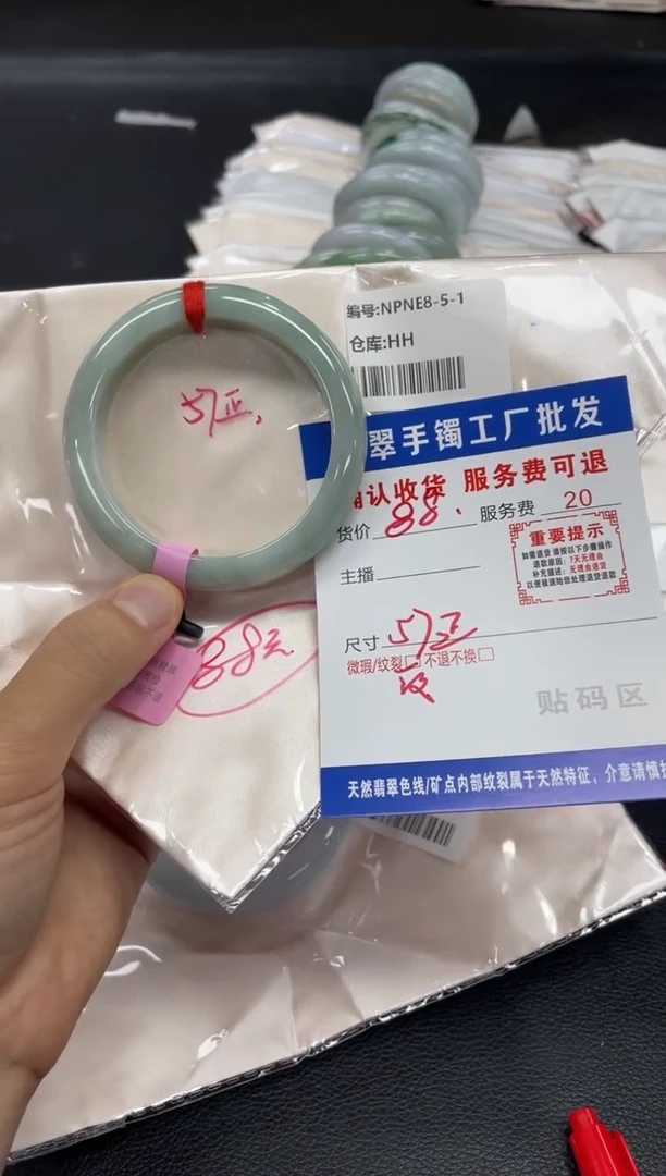 未镶嵌手镯翡翠E**^翡翠手镯