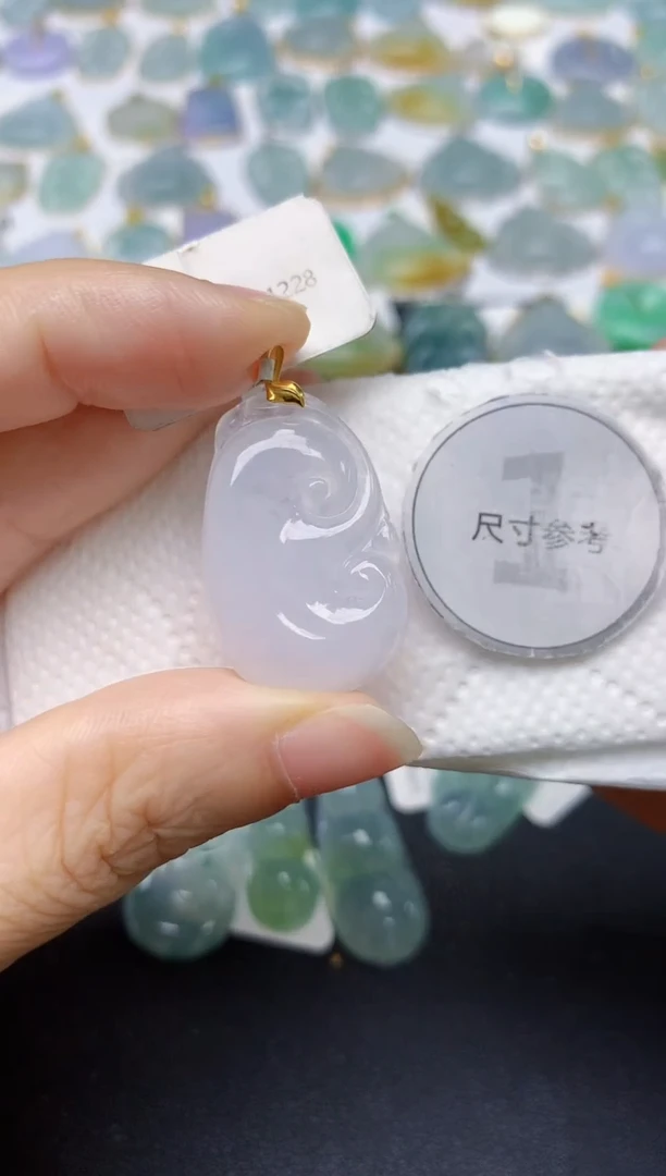 翡翠18K金镶嵌颈饰天然缅甸A货翡翠