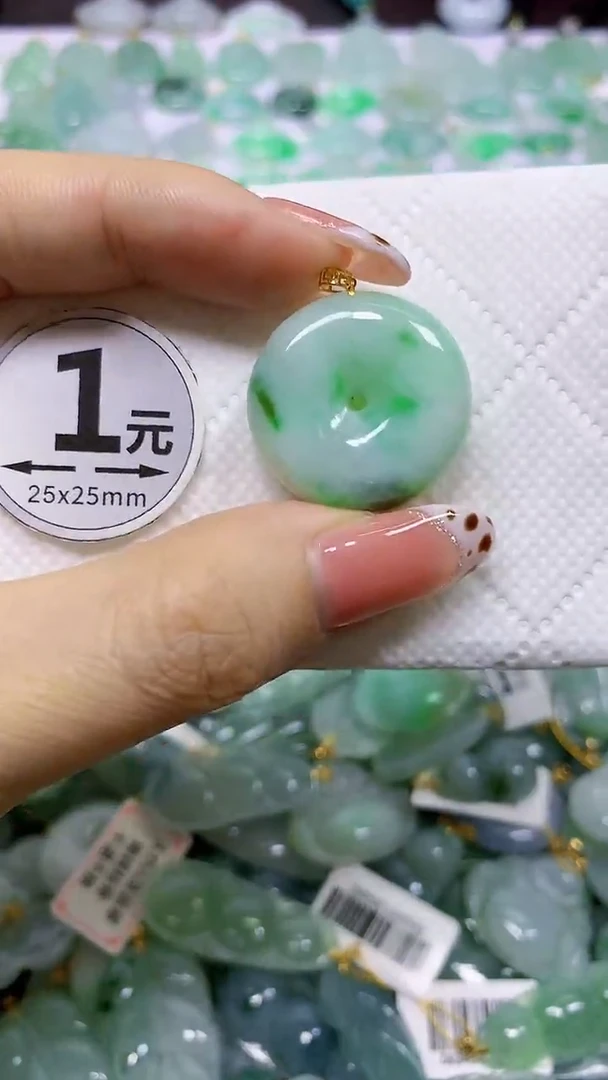 颈饰18K金镶嵌翡翠天然翡翠A货