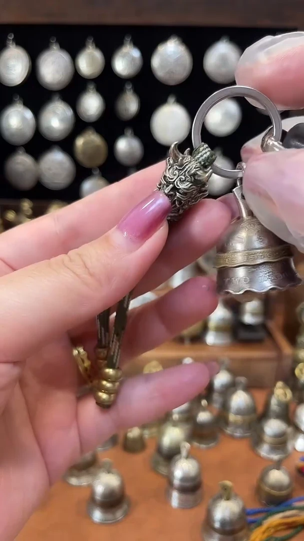 T****C香港2元铃铛+武士骷髅头金刚结钥匙扣