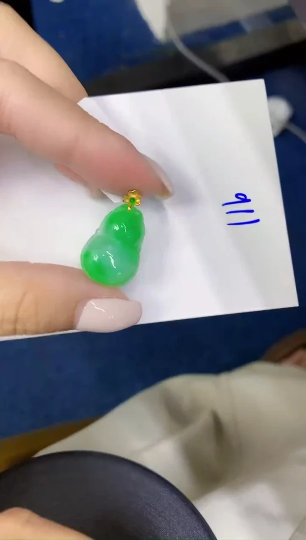 颈饰18K金镶嵌翡翠缅甸天然翡翠A货
