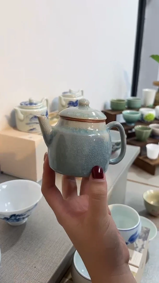 景德镇高温瓷冰裂纹小壶