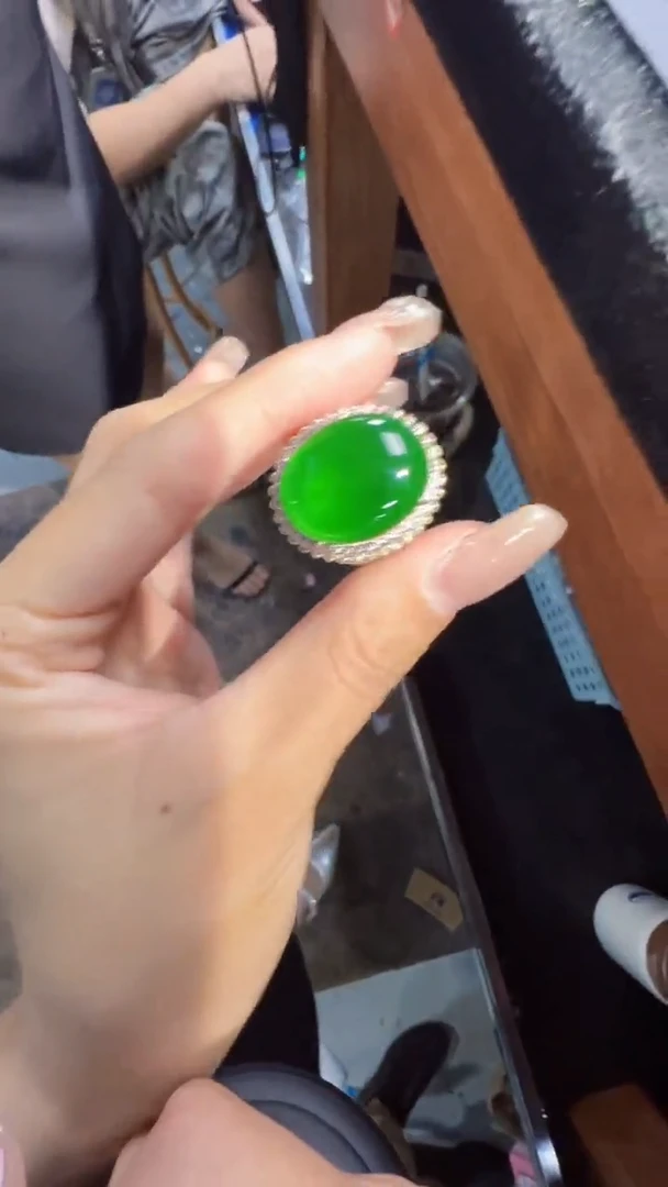未镶嵌定制翡翠翡翠A货有轻微色差属于正常现象，蛋面多样性发货1