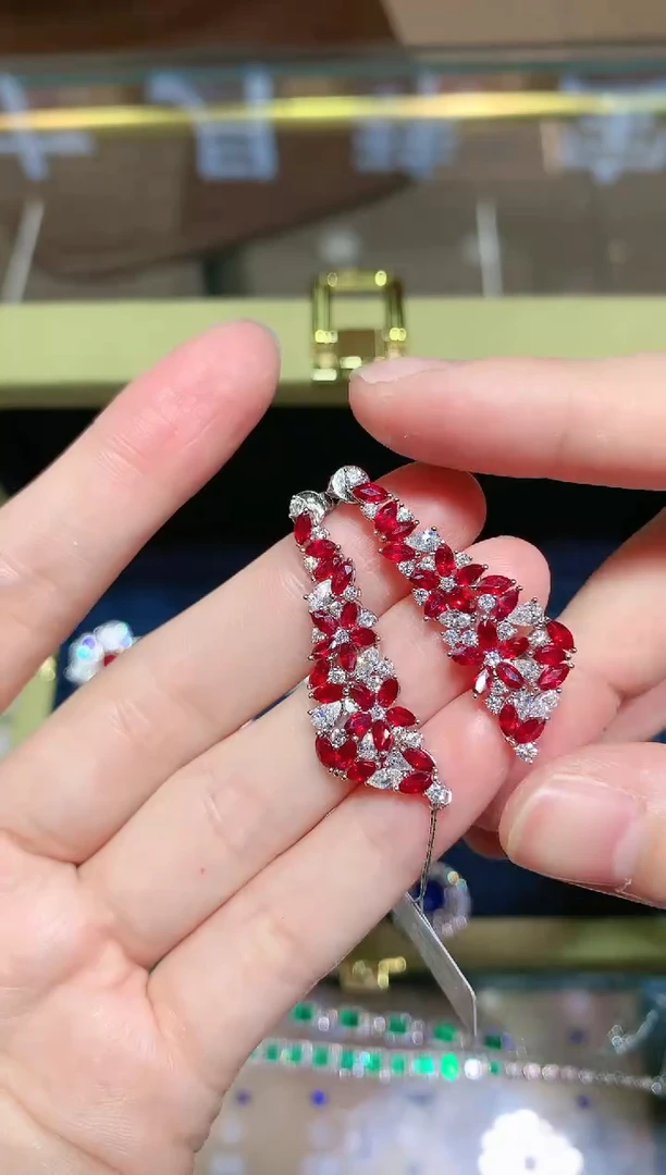 【闪购商品】红宝石耳坠18K金镶嵌4.01CT