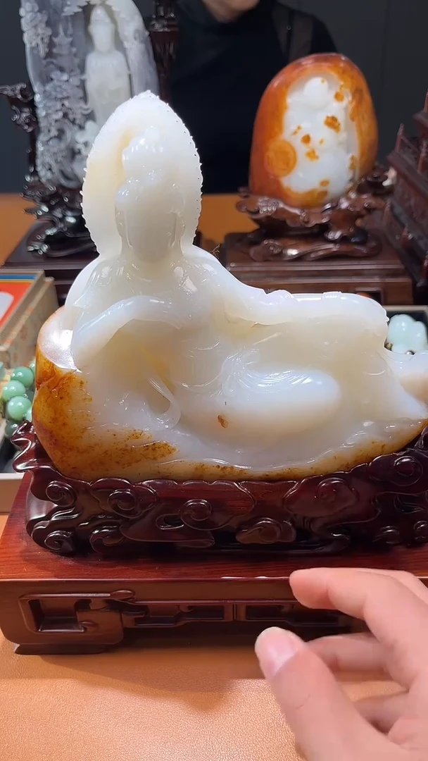 未镶嵌和田玉把件行***。和田玉