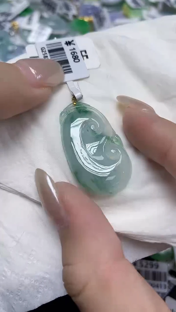 翡翠18K金镶嵌颈饰天然缅甸翡翠A货