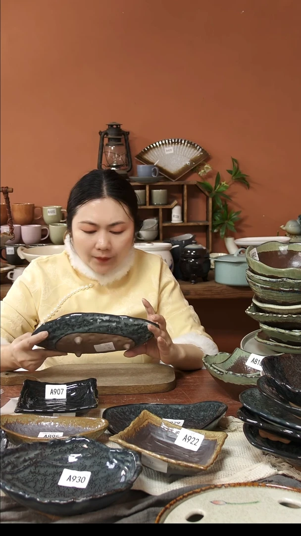 陶瓷A899陶瓷窑变黑绿生蚝一个微瑕26.5*12.5*5