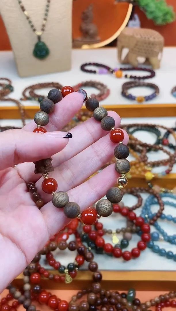 未镶嵌檀香木手串单圈莺歌绿香香南红手串