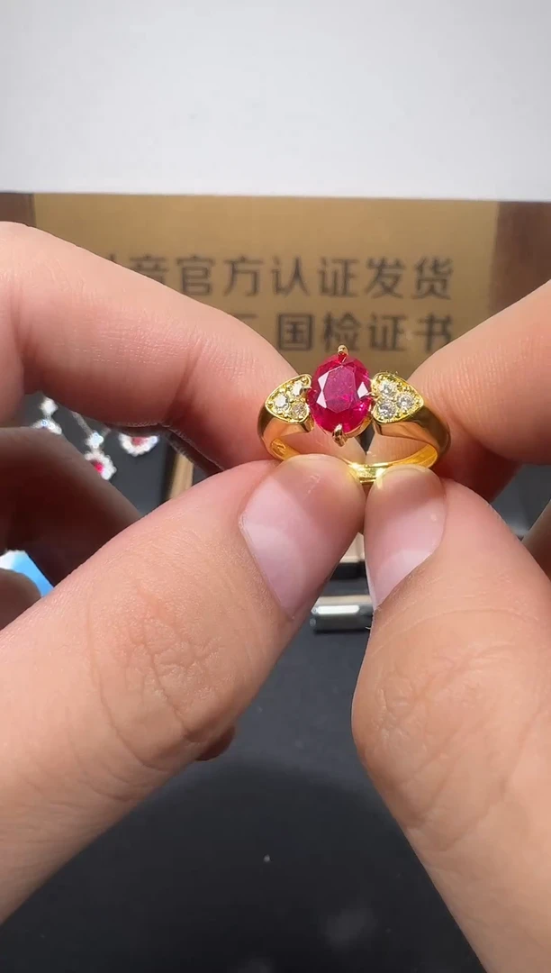 18K金镶嵌戒指红宝石948
