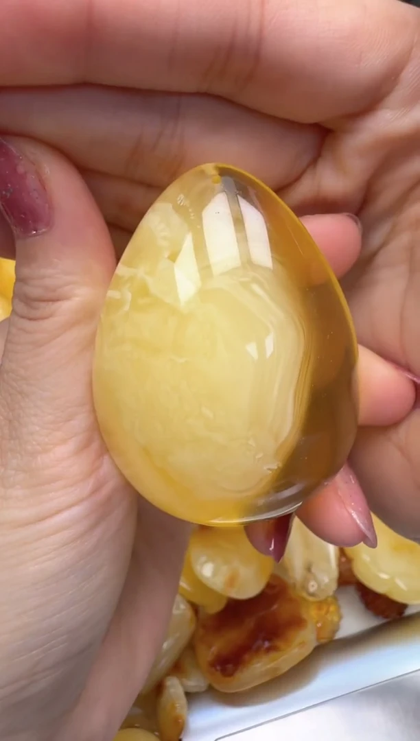 裸石琥珀未镶嵌如图