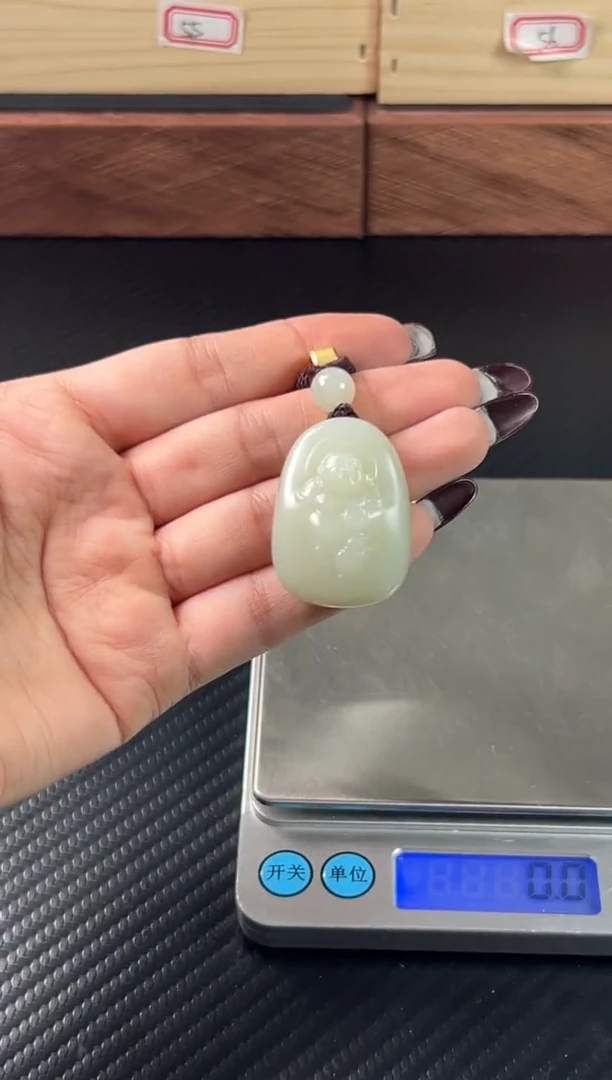 吊坠(赠链)未镶嵌和田玉迪克兰微色差