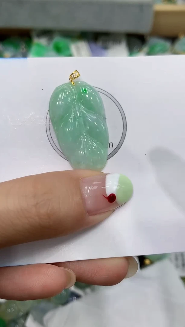 翡翠18K金镶嵌颈饰111111111111