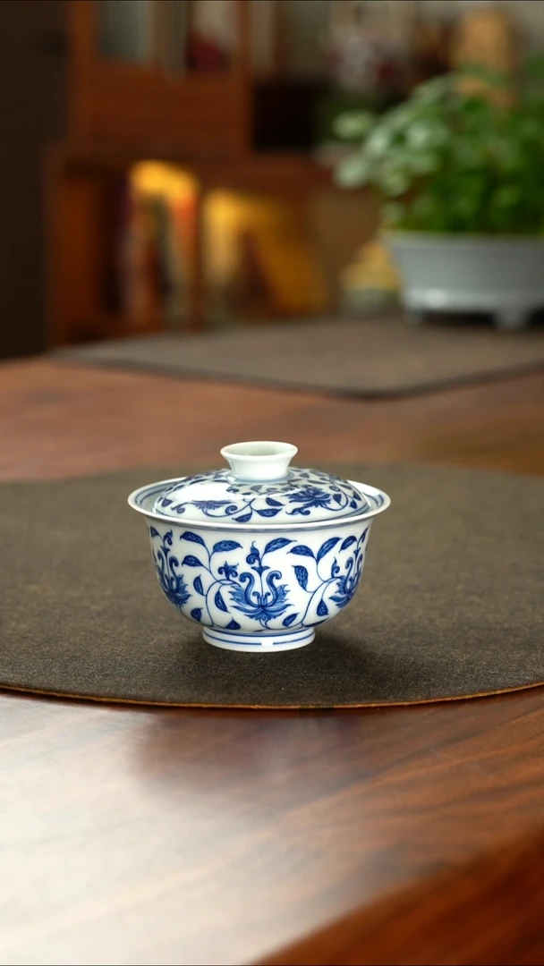 缠枝百合纹........