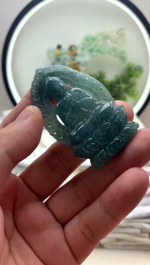 颈饰未镶嵌翡翠大日如来
