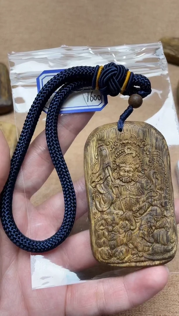 沉香吊坠秋*红金猊雕刻吊坠随型多样性发其一
