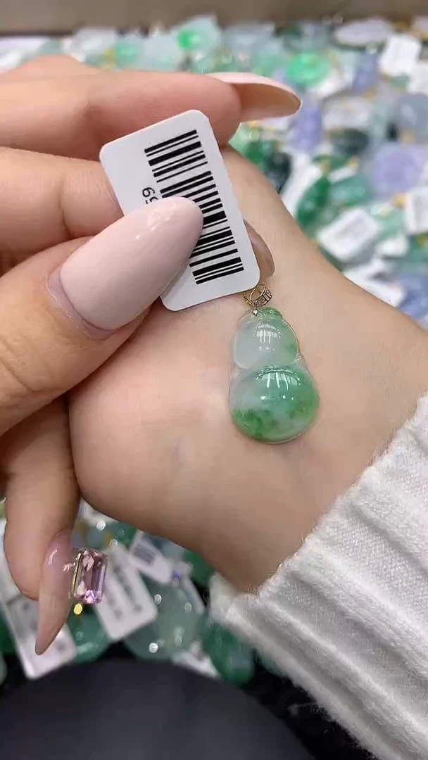 颈饰18K金镶嵌翡翠111111111111