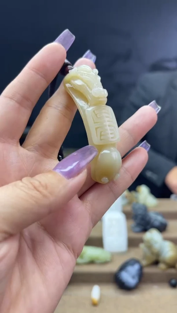 颈饰未镶嵌和田玉1