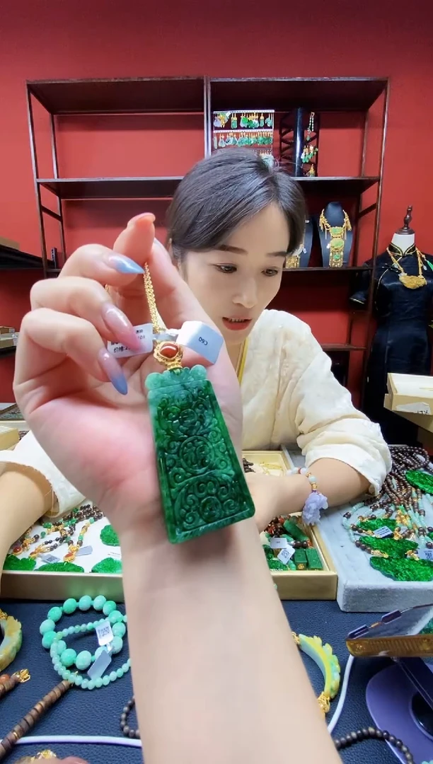 颈饰未镶嵌翡翠吊坠