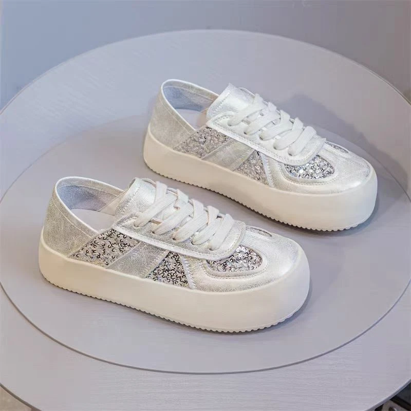 新款轻便百搭气质休闲板鞋~德训~高货珠片~932~