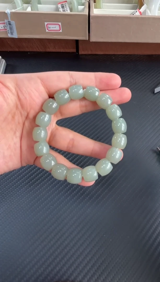 手串未镶嵌和田玉且末微色差近矿卡12手串Mk