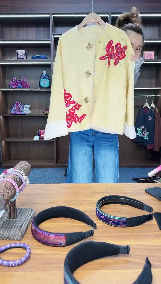 织绣44蒙阿苏苗绣传承店