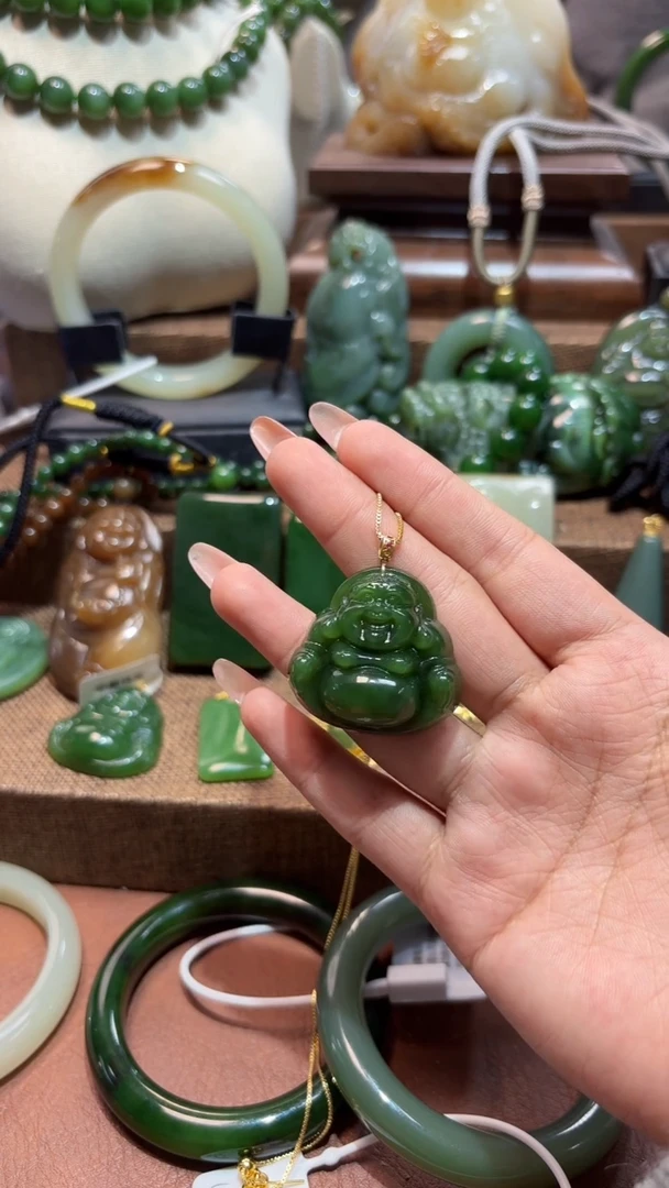 颈饰未镶嵌和田玉（碧玉）1