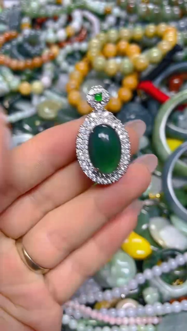 颈饰未镶嵌翡翠/ F /翡翠A货，一件也是批发价