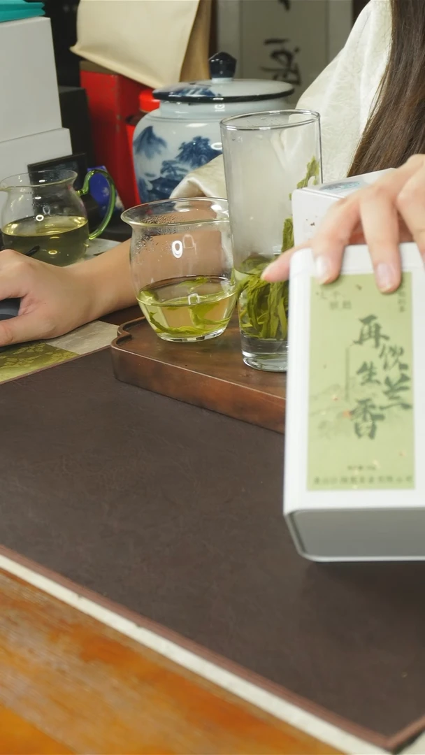 水晶玻璃吸管款一**雨再饮生兰香250g