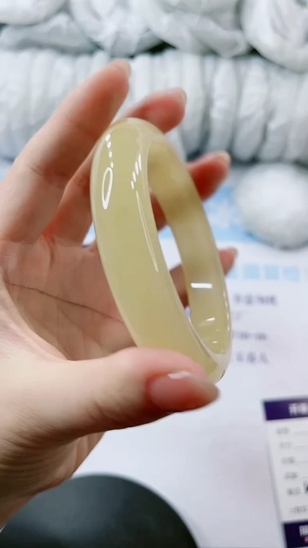 【闪购商品】石英质玉手镯未镶嵌多样性发货V148-62