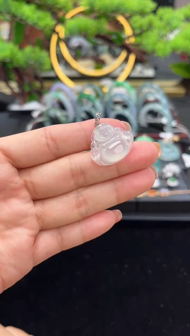 颈饰18K金镶嵌翡翠吊坠