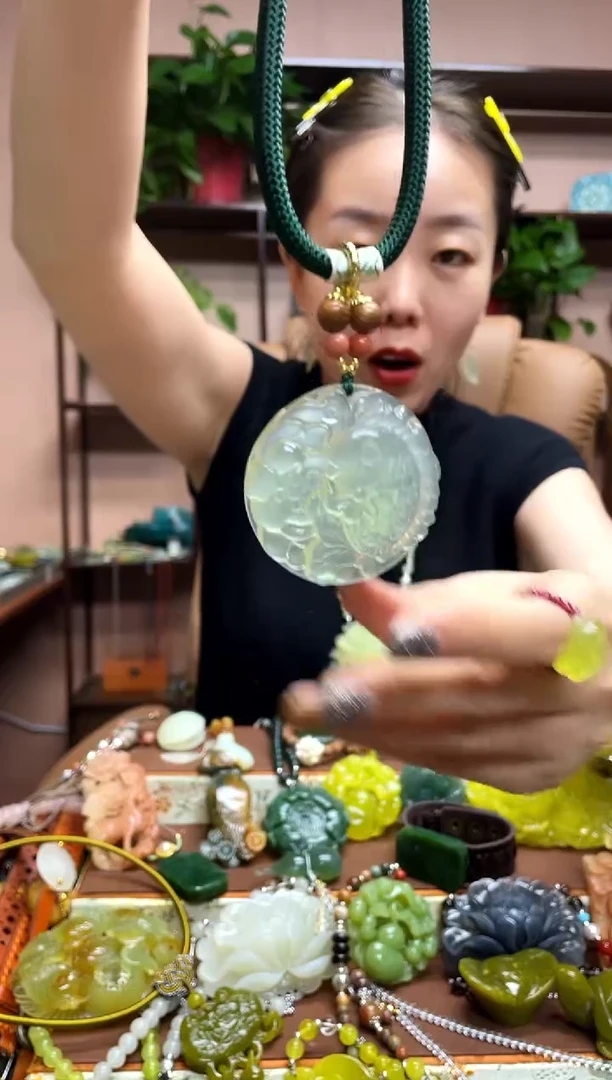 未镶嵌岫玉吊坠多样性发货发其中之一