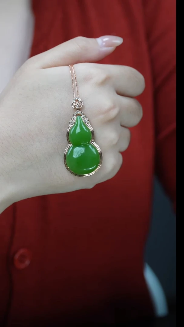 吊坠(赠链)18K金镶嵌和田玉1