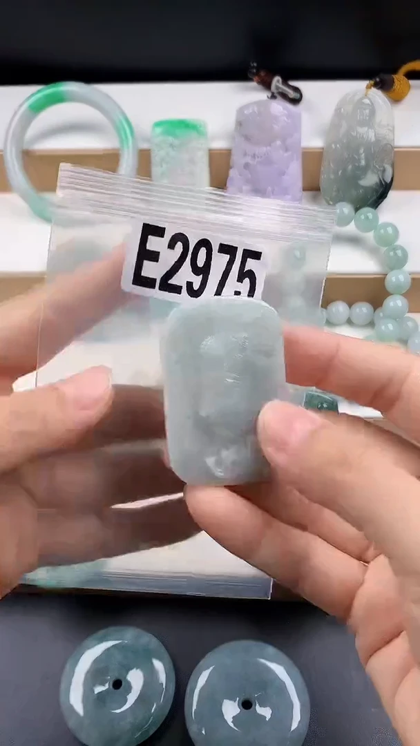 颈饰未镶嵌翡翠天然翡翠吊坠挂件