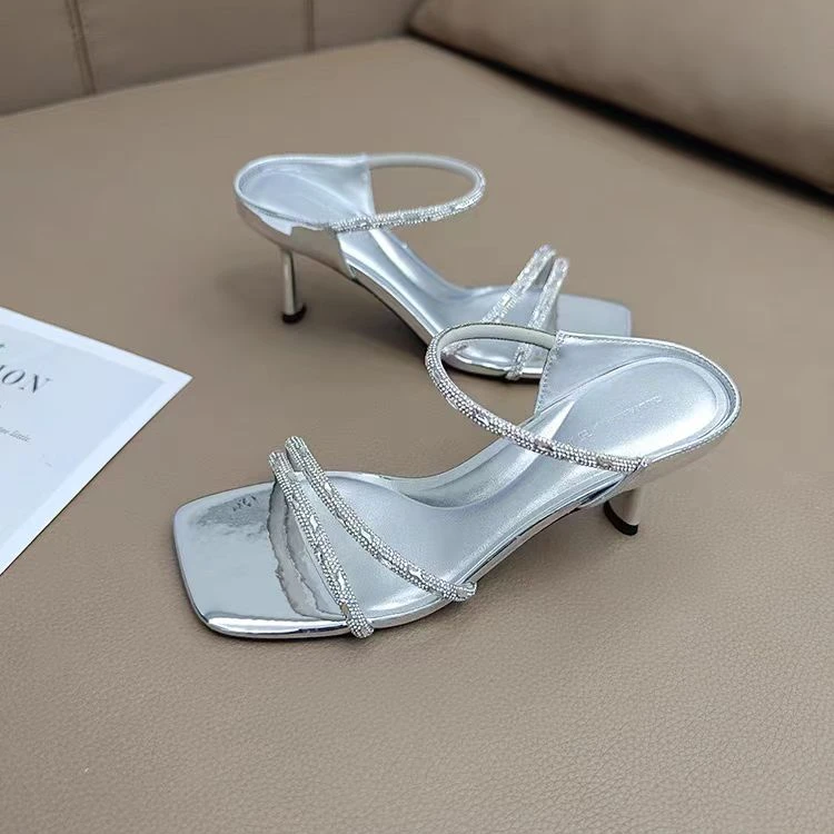 16111   夏季新款时尚气质细跟拖鞋