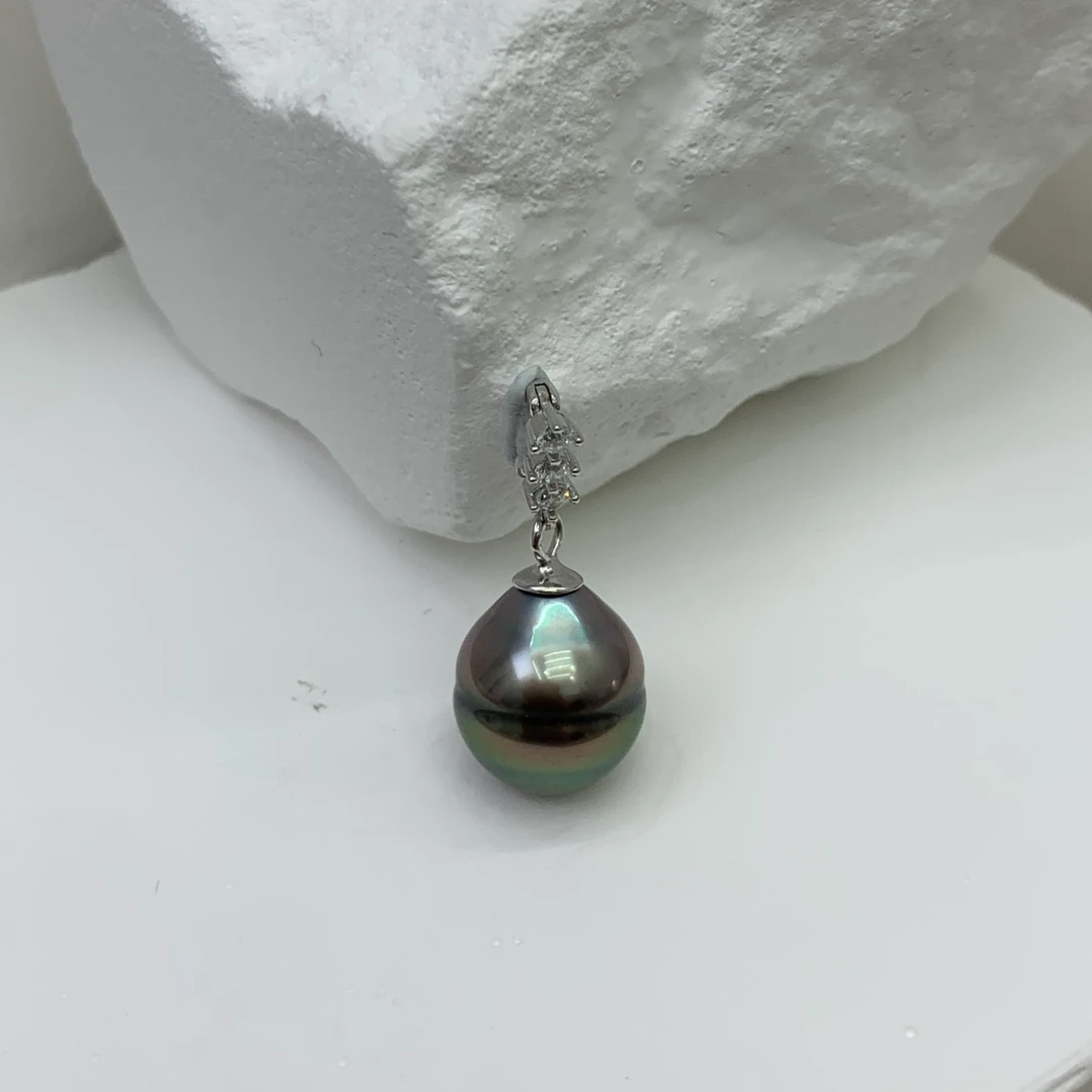 咔咔珍珠 海水大溪地黑珍珠 s925银吊坠镶嵌 经典百搭三钻款